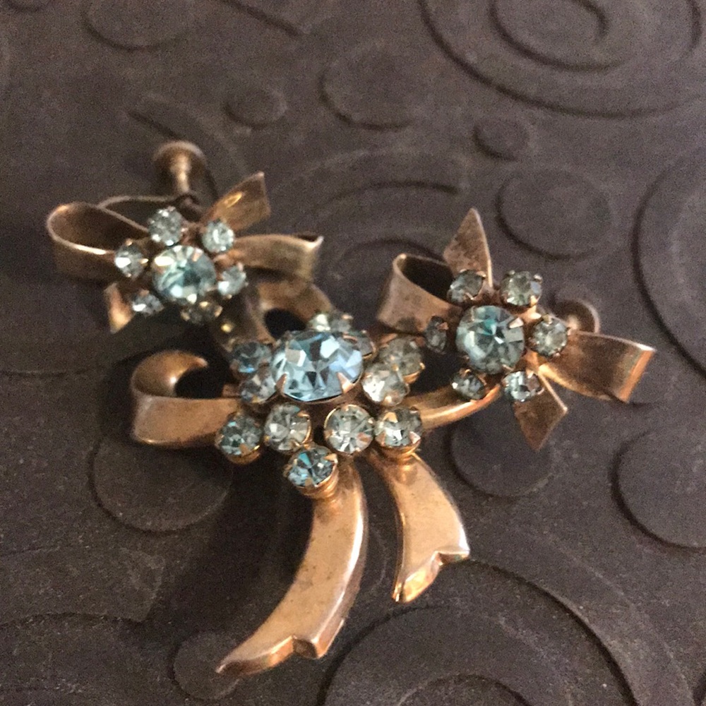 Vintage Brooch & matching twist on Earrings